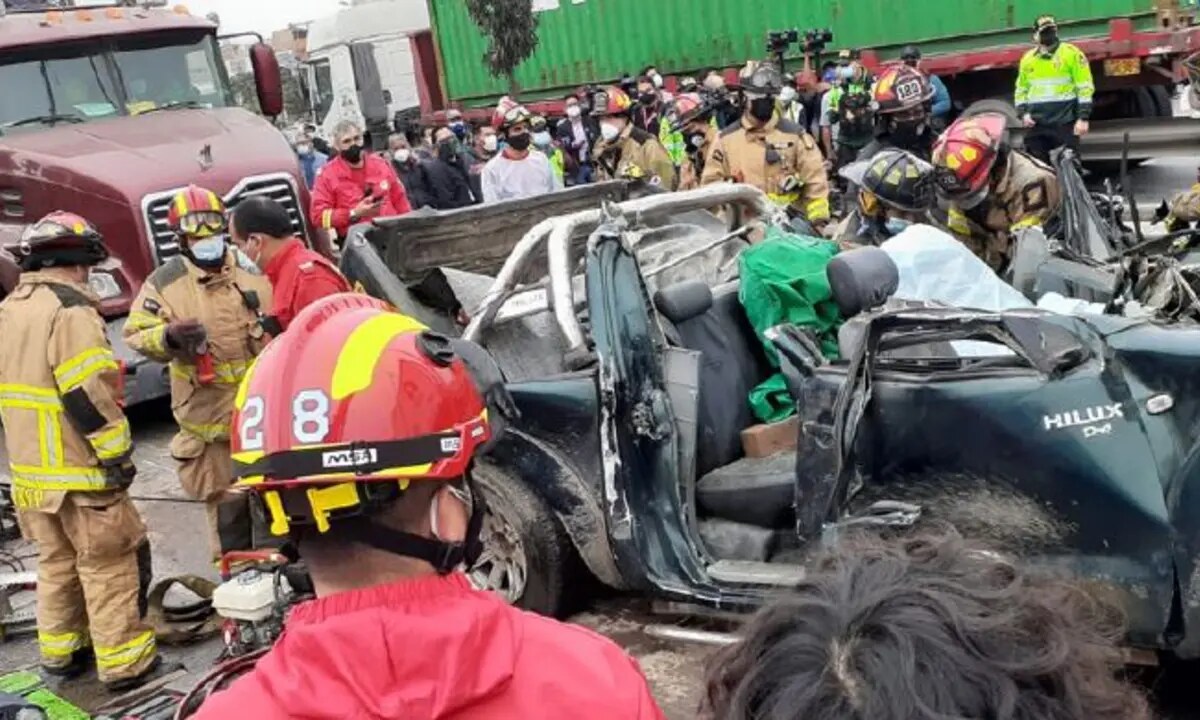 Escena real de capacitación en rescate vehicular